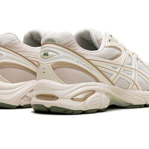 Asics GT-2160 Cream and Tan Sneakers